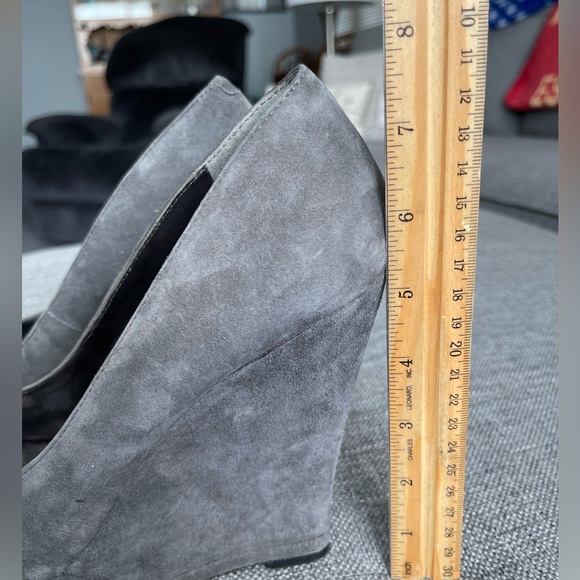 Grey suede Nine West wedges - Picture 6 of 7